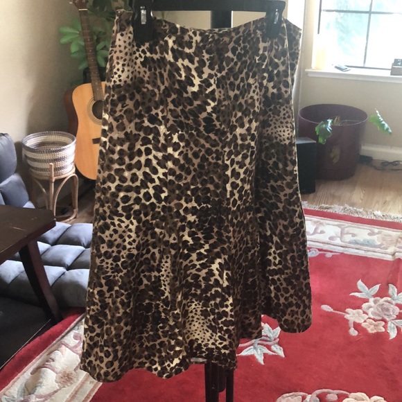 Fun leopard print skirt - Picture 2 of 4
